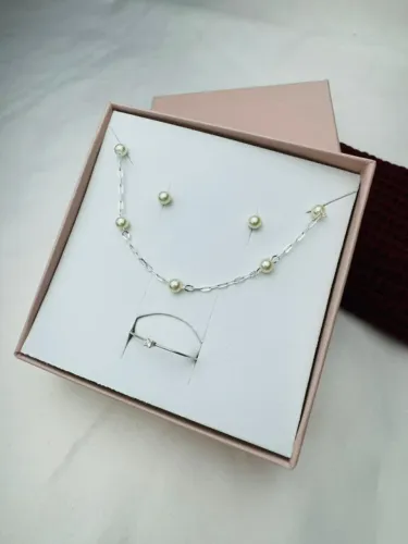 Clássico e Elegante: Conjunto Pérola em Prata 925