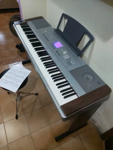 Piano Digital Yamaha Portable Grand DGX-640 (ultimas semana de venda)