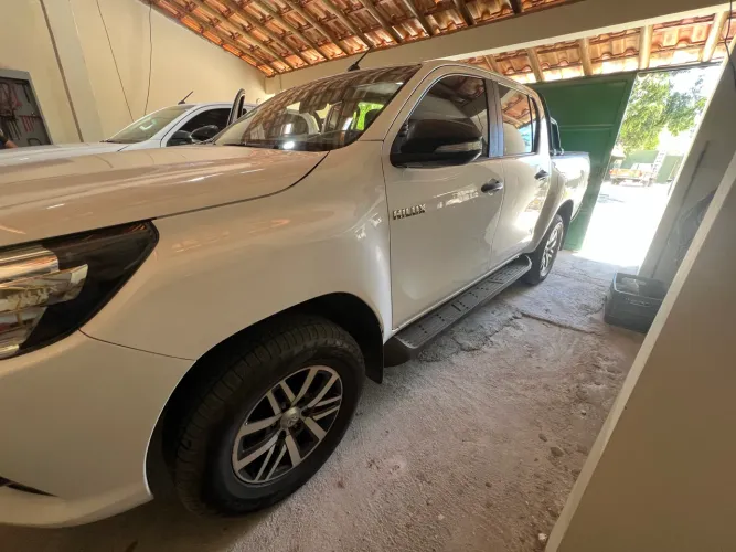 HILUX CD STD 2017 - BEM NOVINHA