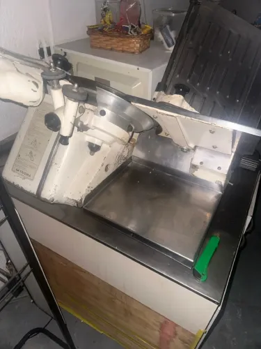 Máquina corta frios industrial