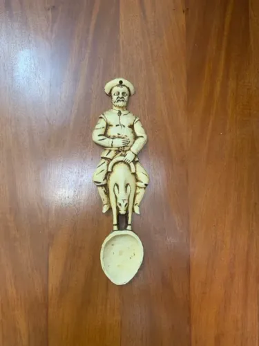 Escultura em resina para pendurar , ideal na cozinha ou churrasqueira