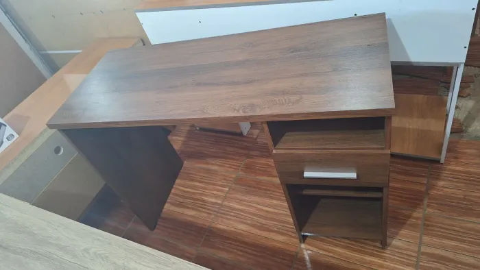 Escrivaninha com 1 Gaveta