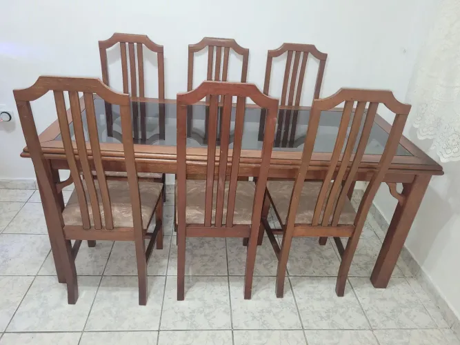 Mesa de Jantar de madeira maciça com 6 Cadeiras