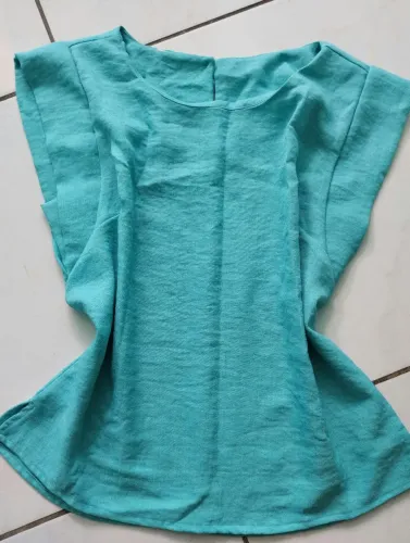 Camisa feminina Quadrada Turquesa - tamanho M