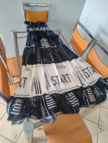 Vestido Longo Estiloso com Estampa Moderna