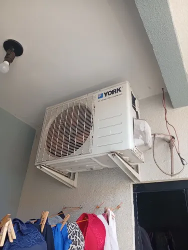 Vendo ou troco   ar condicionado  9 mil btus york
