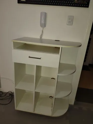 Recepção em MDF medindo 1,00 altura x 0,80 largura x 0,40 profundidade