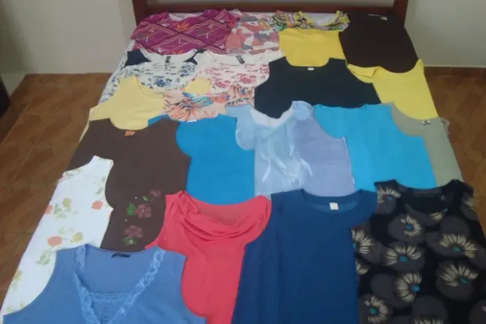 VENDO BLUSAS E CAMISAS FEMININAS DESCONTO 50%