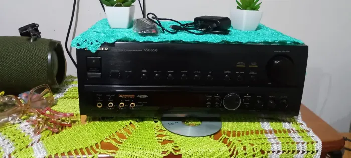Receiver Pioneer e caixa som alemã