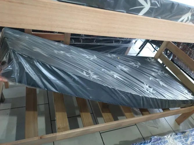 Colchão de solteiro novos na embalagem 