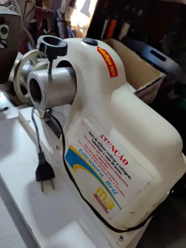 Extrusora e moedora de carne