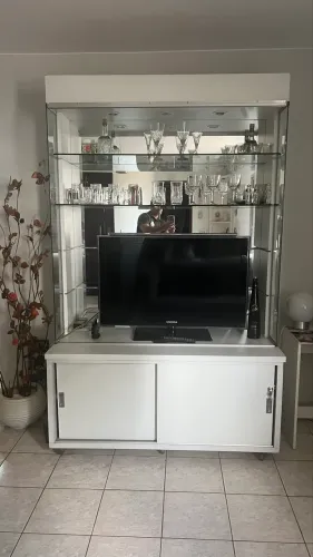 Cristaleira luxo espelhada e vidros 12mm / portas de correr e luz de led