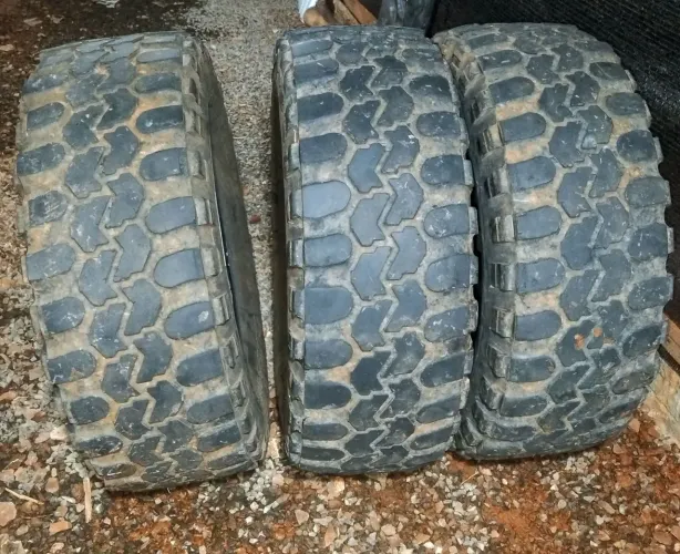 Vendo pneus 315/70-17 meia vida bf 3 unidades