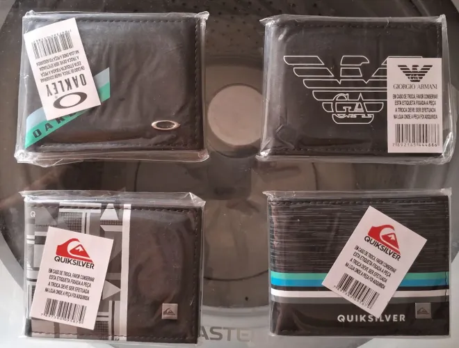Carteiras das marcas OAKLEY, ARMANI, QUIKSILVER ... VALOR 25 REAIS CADA !!!!