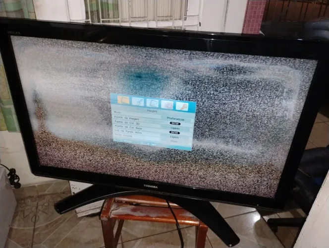 TV Toshiba 42 polegadas Modelo 42XV500DA com defeito mancha na Tela