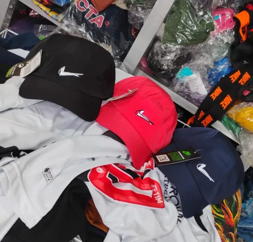 BONÉS APENAS 25 REAIS 