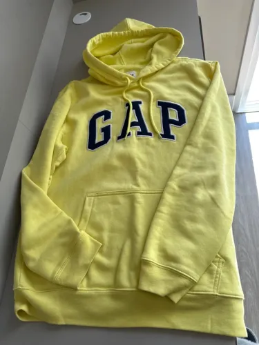Moletom GAP amarelo com capuz