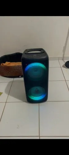 Caixa de som tá com um problema,na placa dela de aumentar muito ela reinicia 