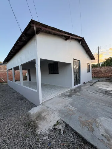 ALUGA-SE CASA NO TANCREDO NEVES