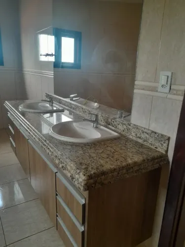 Casa para venda tem 273 metros quadrados com 3 quartos em Centro - Corinto - Minas Gerais