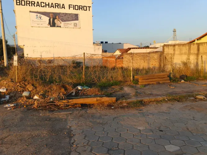 Lote a Venda em Baixo guandu na via paralela da BR-259