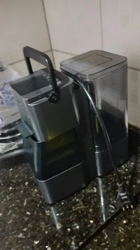 Vendo cafeteira semi nova