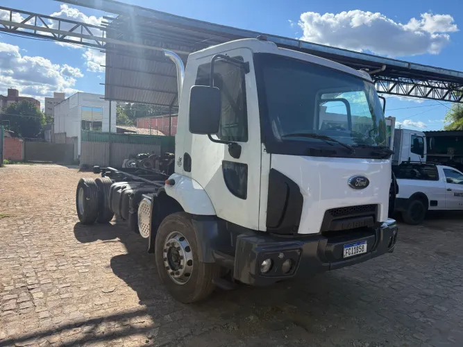 Caminhão Ford 1723. Ano 2017