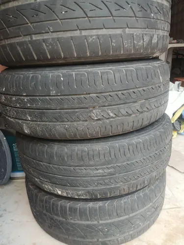 Pneus aro 15 semi novos 