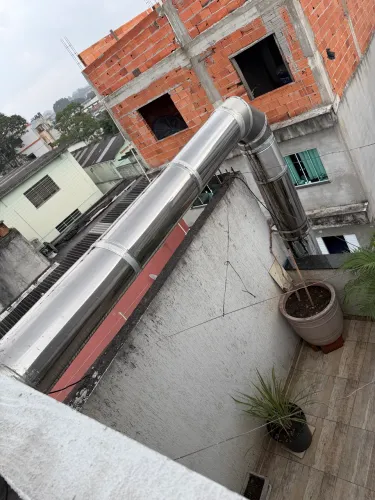 Motor exaustor potente + chapéu chinês e dutos.