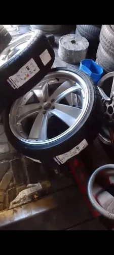 Vendo 4 pneus 2 zero novo e 2 seme novo