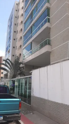 Alugo Apartamento de 3 quartos em Jardim Camburí, a uma quadra da praia deCamburí