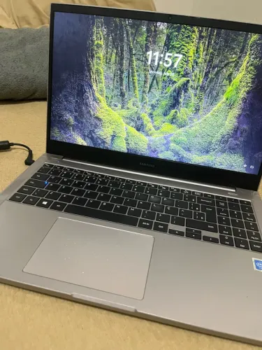 Samsung Book E20