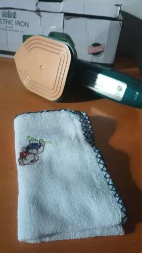 Mini ferro de passar roupas bivolt