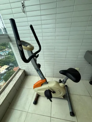 Bicicleta Ergométrica Magnética Vertical Sportop B600 - Usada