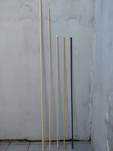 Varão de cortina com kits de instalação 