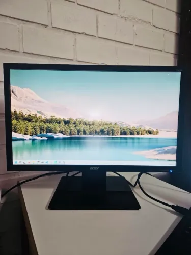 Ele é Acer, 22 polegadas, resolucao 1920x1080