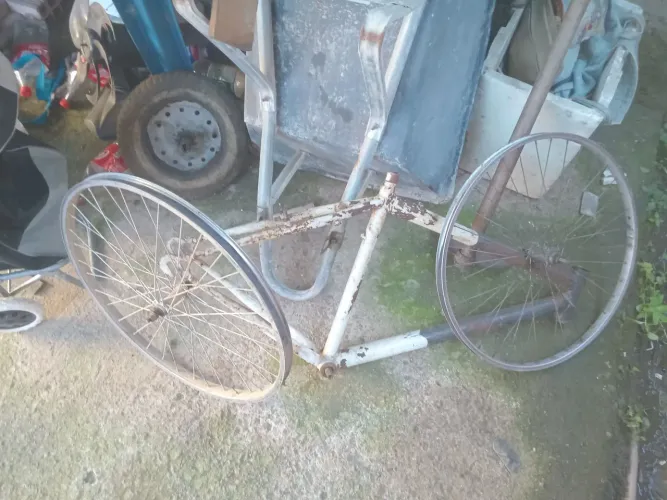 Peças de bicicleta antigas - Quadro, garfo e 2 rodas