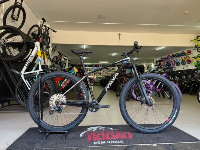IMPERDÍVEL - BICICLETA ARO 29 RAVA RAGE CARBONO 12V C/ NOTA FISCAL E GARANTIA - SOMOS LOJA