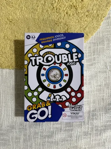 Jogo de tabuleiro Trouble Grab and Go Hasbro Games novo lacrado