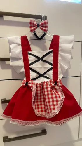 Jardineira Chapeuzinho Vermelho