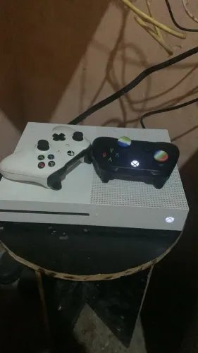 Vende-se Xbox one s 500gb