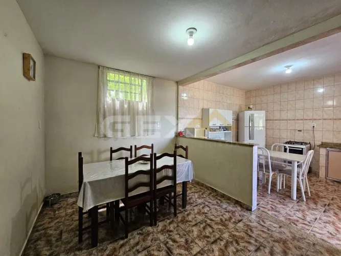 Casa com 03 Quartos à Venda no Bairro Belvedere em Divinópolis MG.