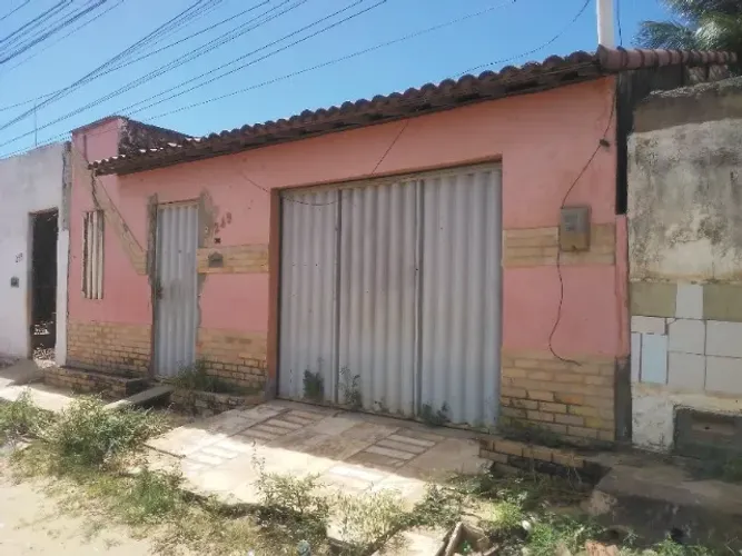 Casa 2 quartos 1 suíte localizada na ZN de Natal