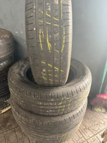 Vendo pneus 225/65 roda 17