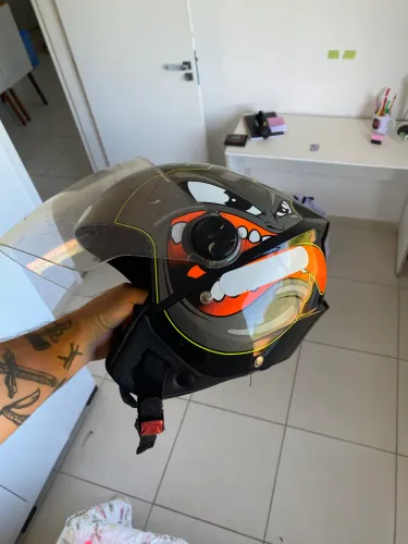 Capacete 150$