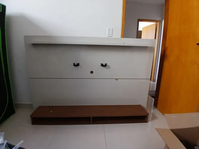 Painel para TV 1,80 x 1,15 m - Moderno com Nicho - Ótimo Estado
