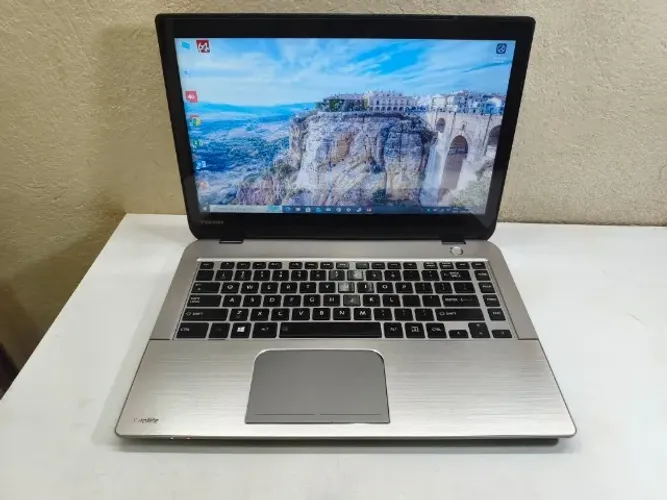 Notebook Toshiba i5, 8GB ram DDR3L, SSD 256GB+SSD 32GB. Tela Touch/Teclado iluminado.Bater