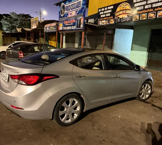Hyundai Elantra GLS 1.8 16V Aut. 2012