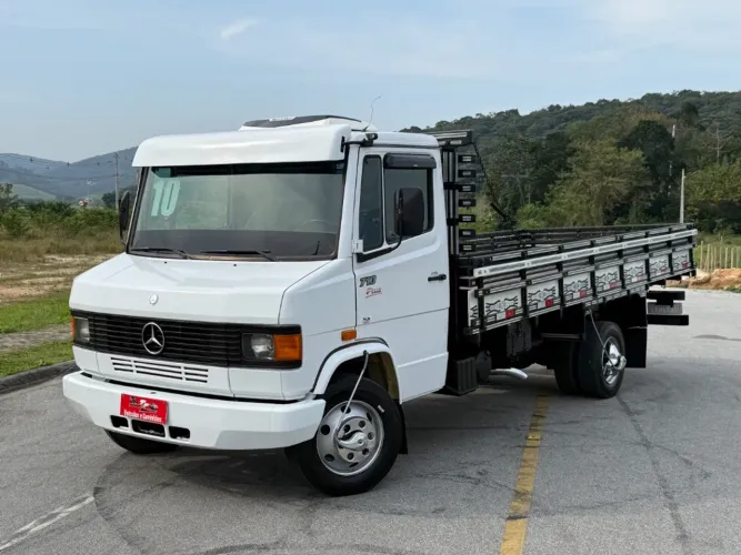 MB 710 Plus 2010 Carroceria