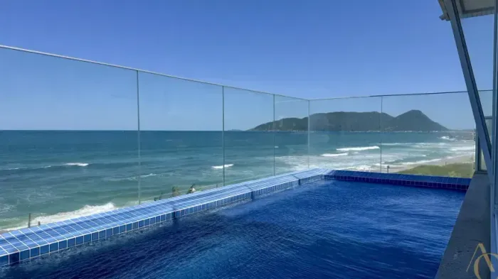 Apartamento mobiliado com 150m de 3 quartos, piscina privativa e vista mar livre no Morro
